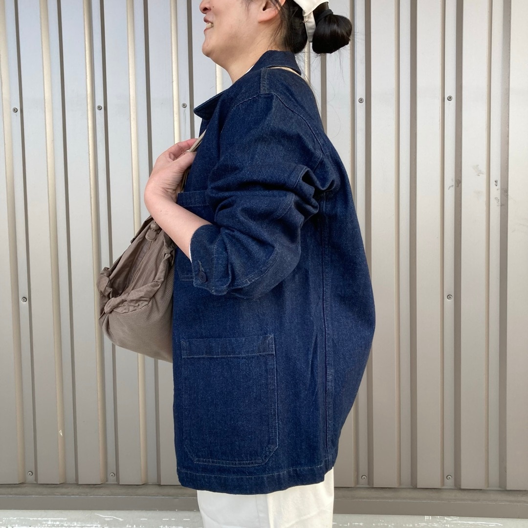 カバーオール横からのシルエット