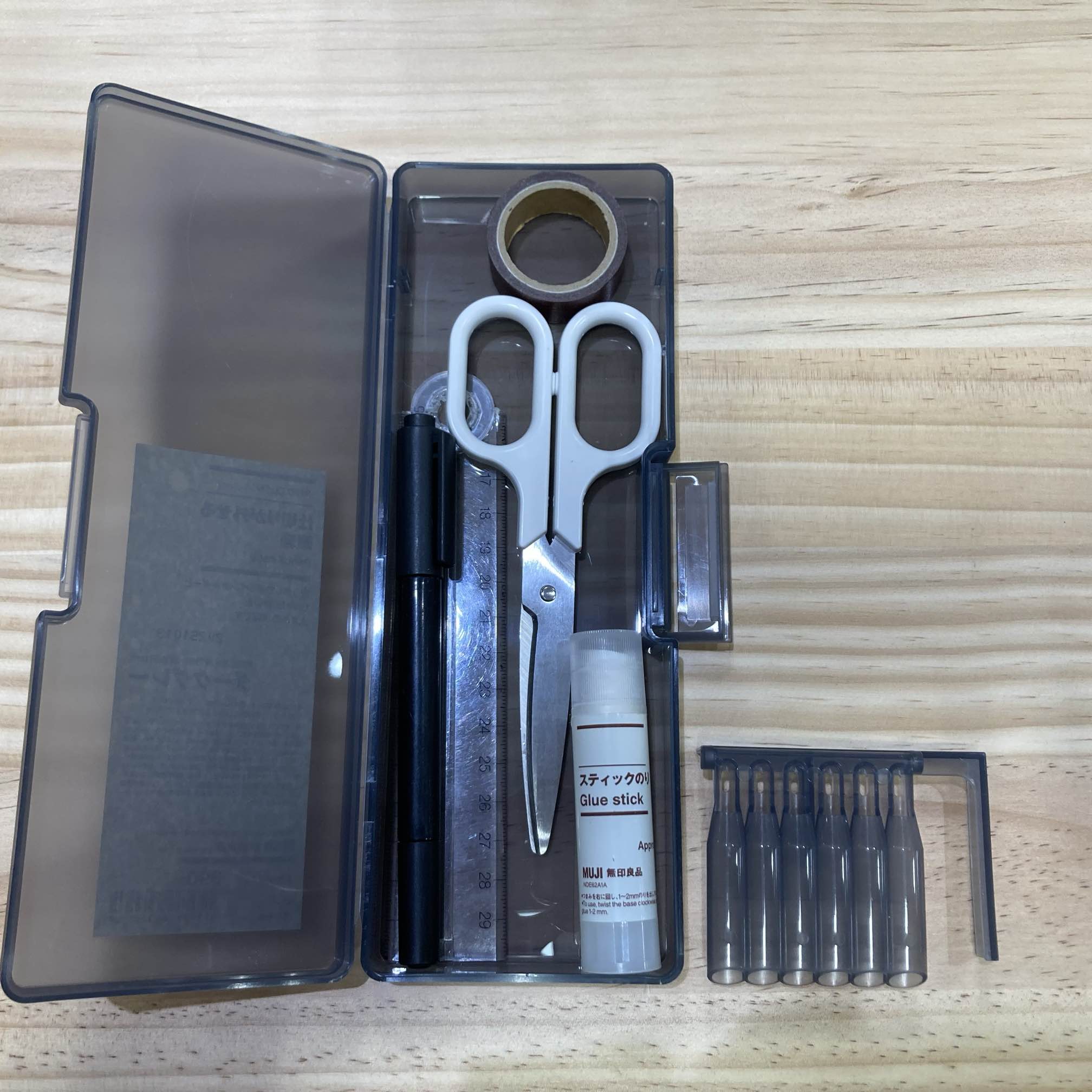 ポリプロピレン仕切りが外せる筆箱