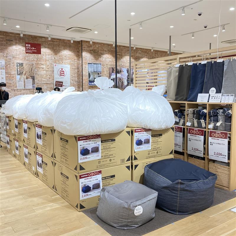 体にフィットにフィットするソファの写真