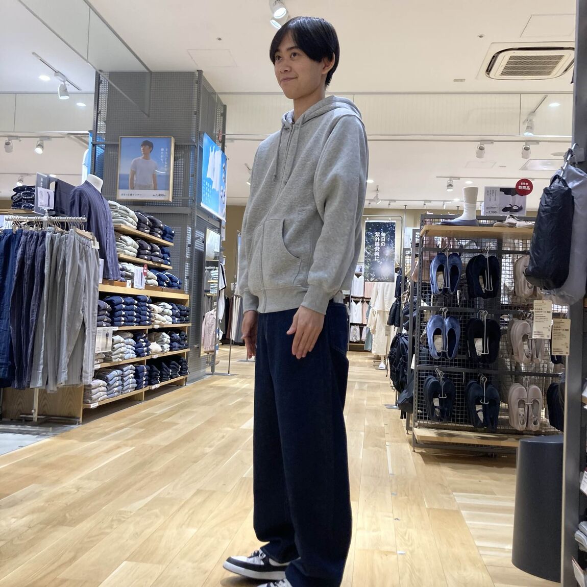 【MOMOテラススタッフ】身長171cm（男性）_5NDVr0