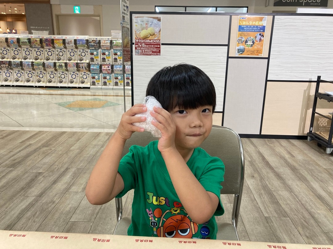 ワークショップ「手づくりバスボムをつくろう」を開催しました。