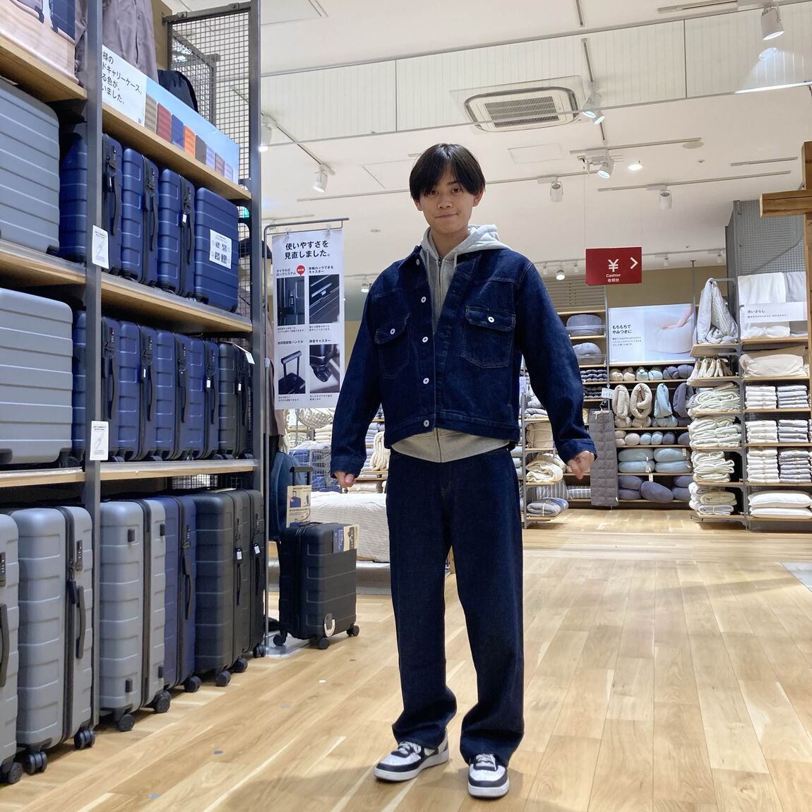 【MOMOテラススタッフ】身長171cm（男性）_rjV7hd