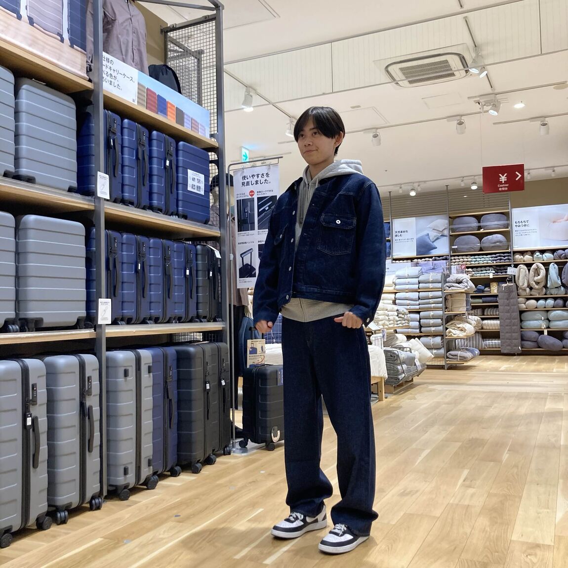 【MOMOテラススタッフ】身長171cm（男性）_Zlv1GO