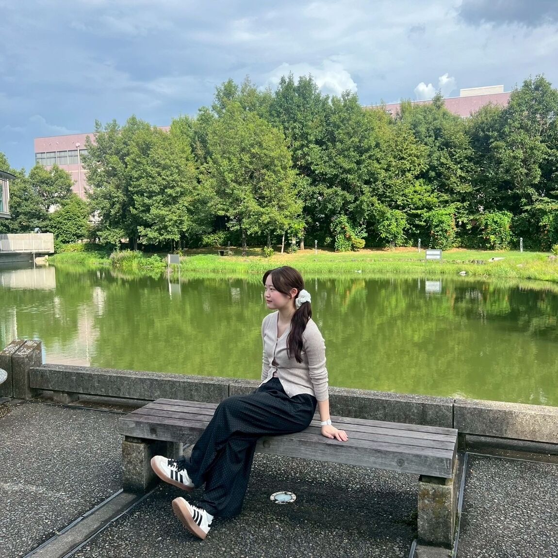 婦人　なめらかリブ編みＶネックカーディガンと婦人となめらかリヨセル混イージーワイドパンツ