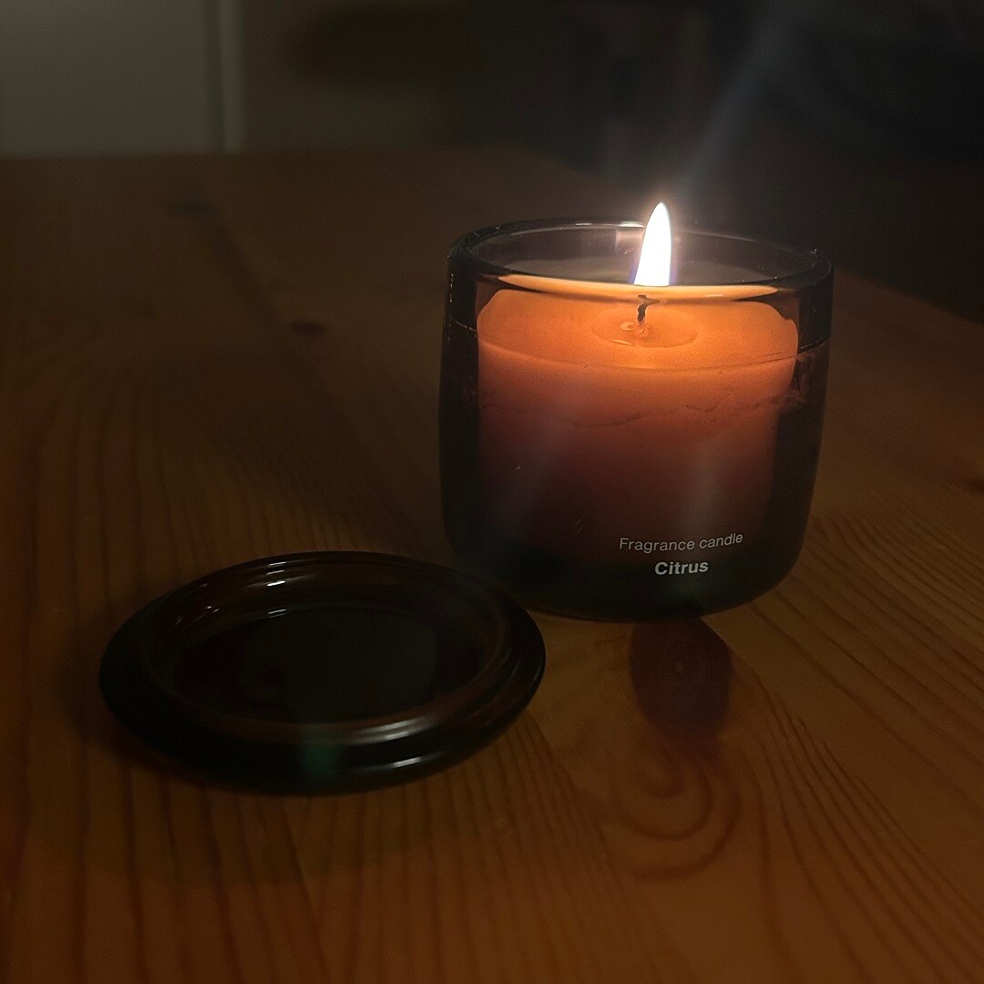 火をつけたキャンドル