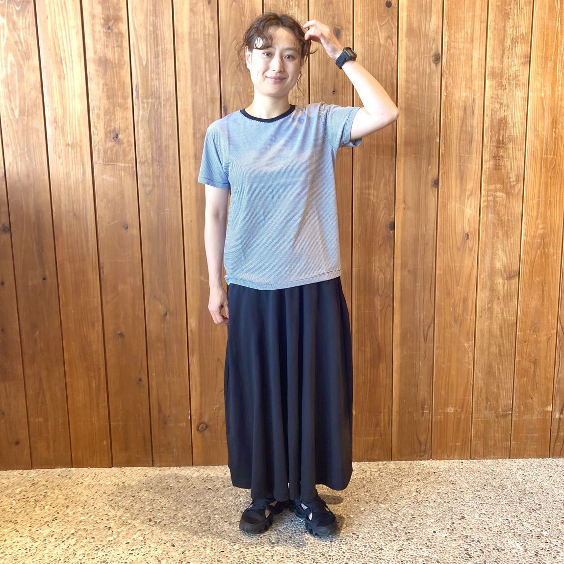 【燕】天竺Tシャツ着用例 黒細ボーダー