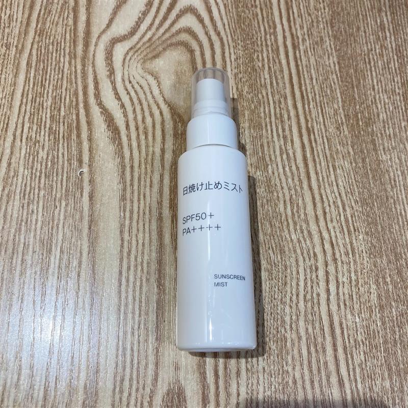 日焼け止めミスト③