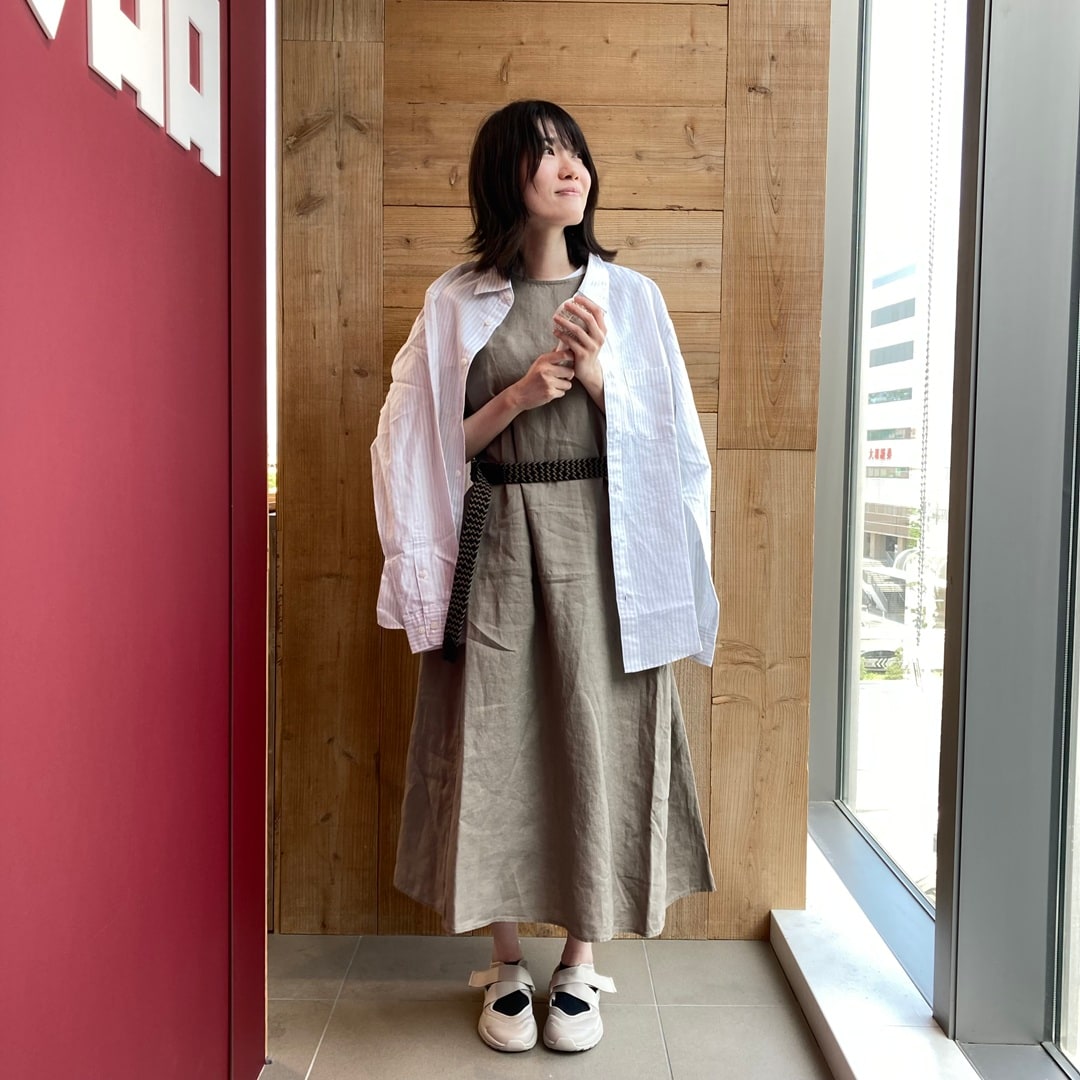 ワンピースを着た女性