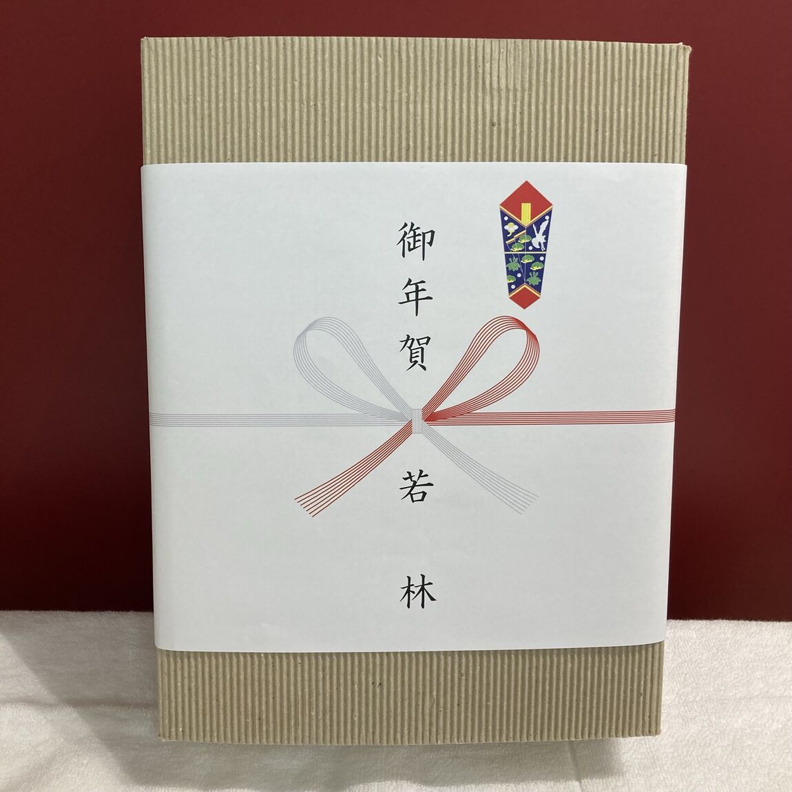 のしを巻いた箱の写真
