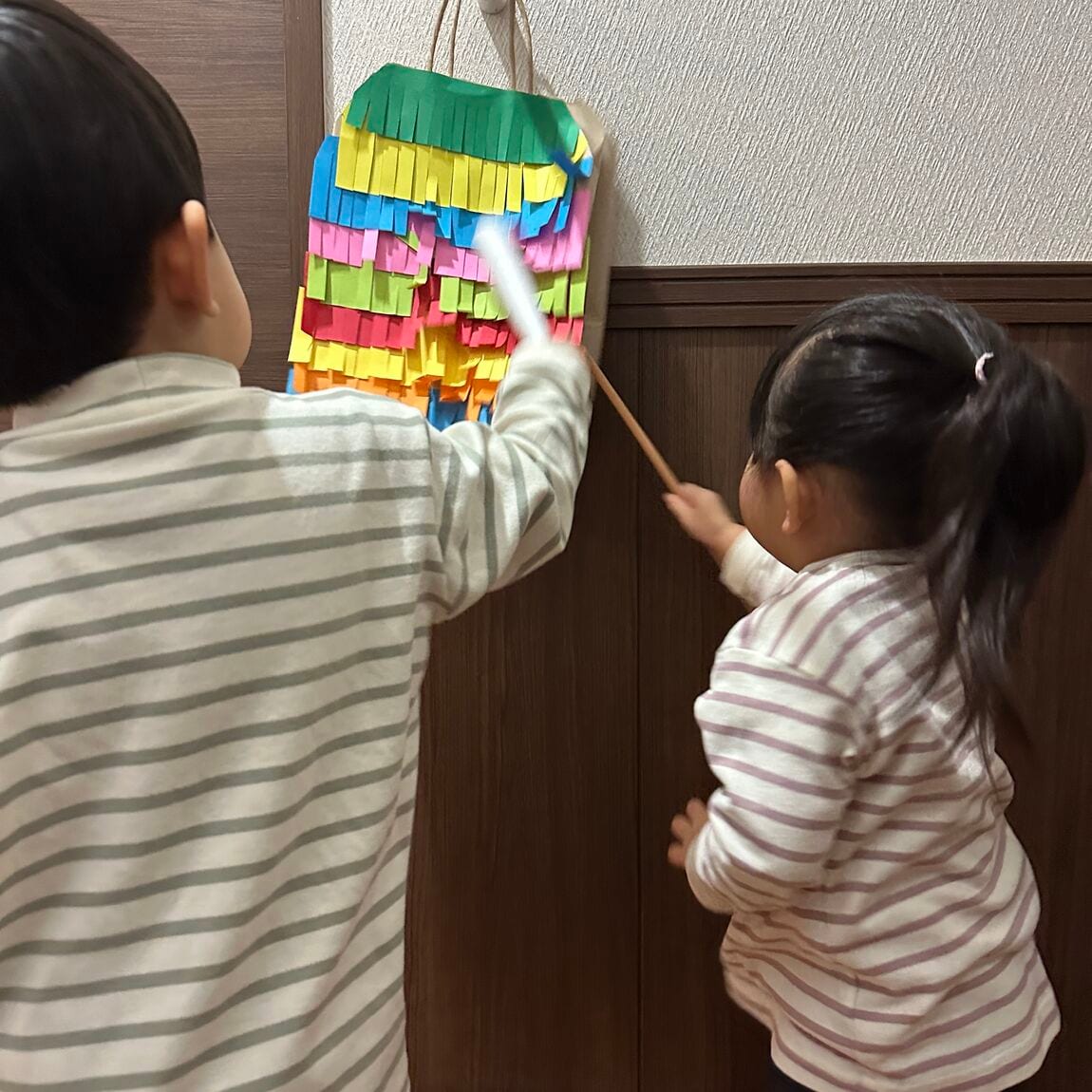 ピニャータたたき割り