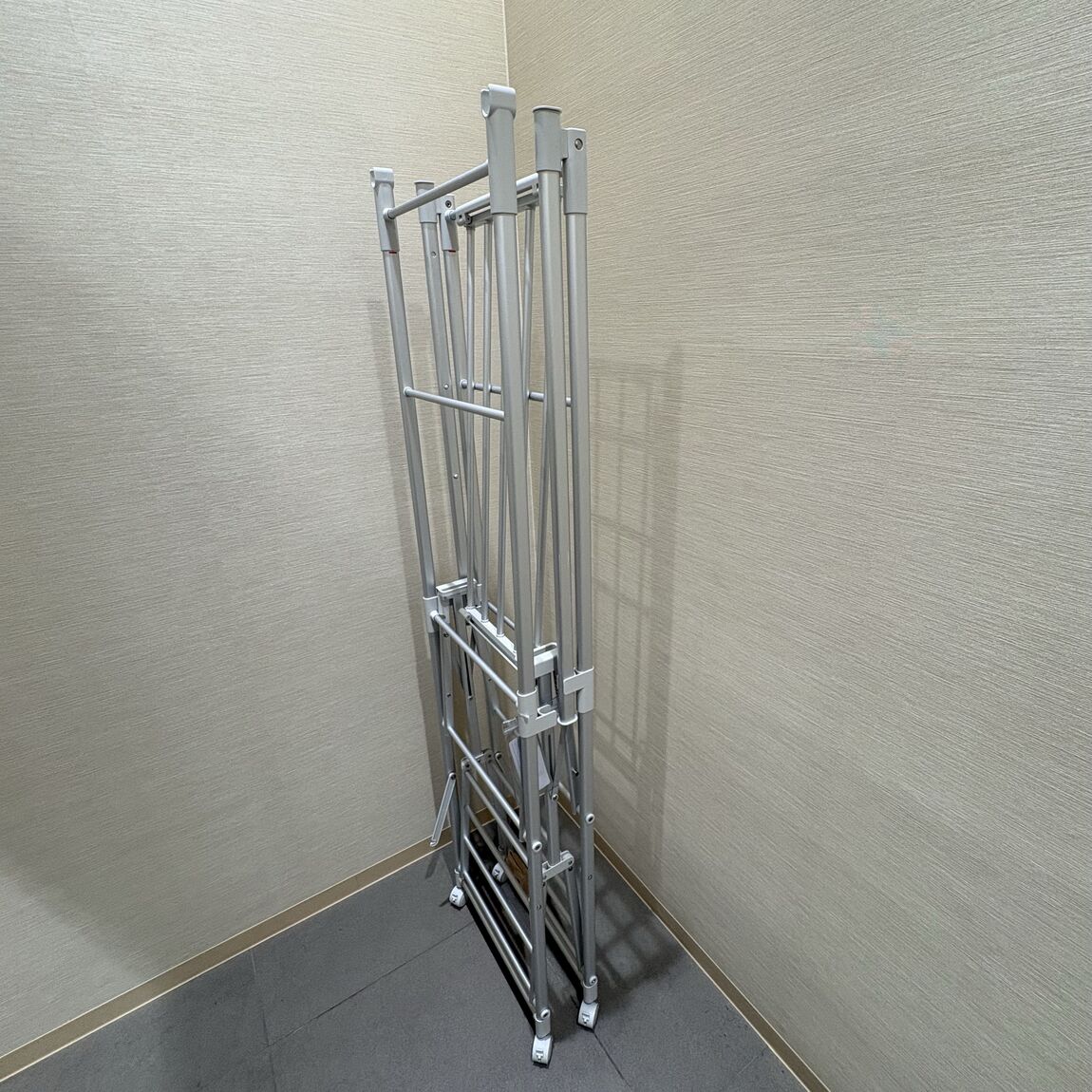 【イオンモール川口前川】　　部屋干しに便利なたためる軽量ラック＆ワゴン_lzIdD8