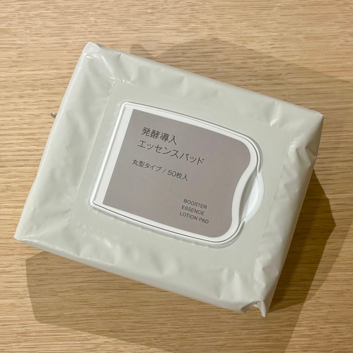 静かな配色のパッケージがおしゃれですね。