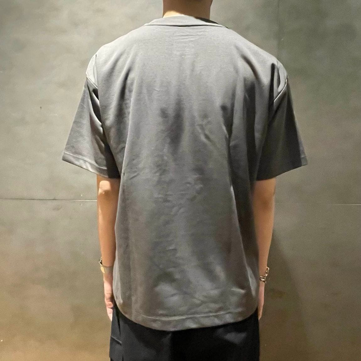 ３