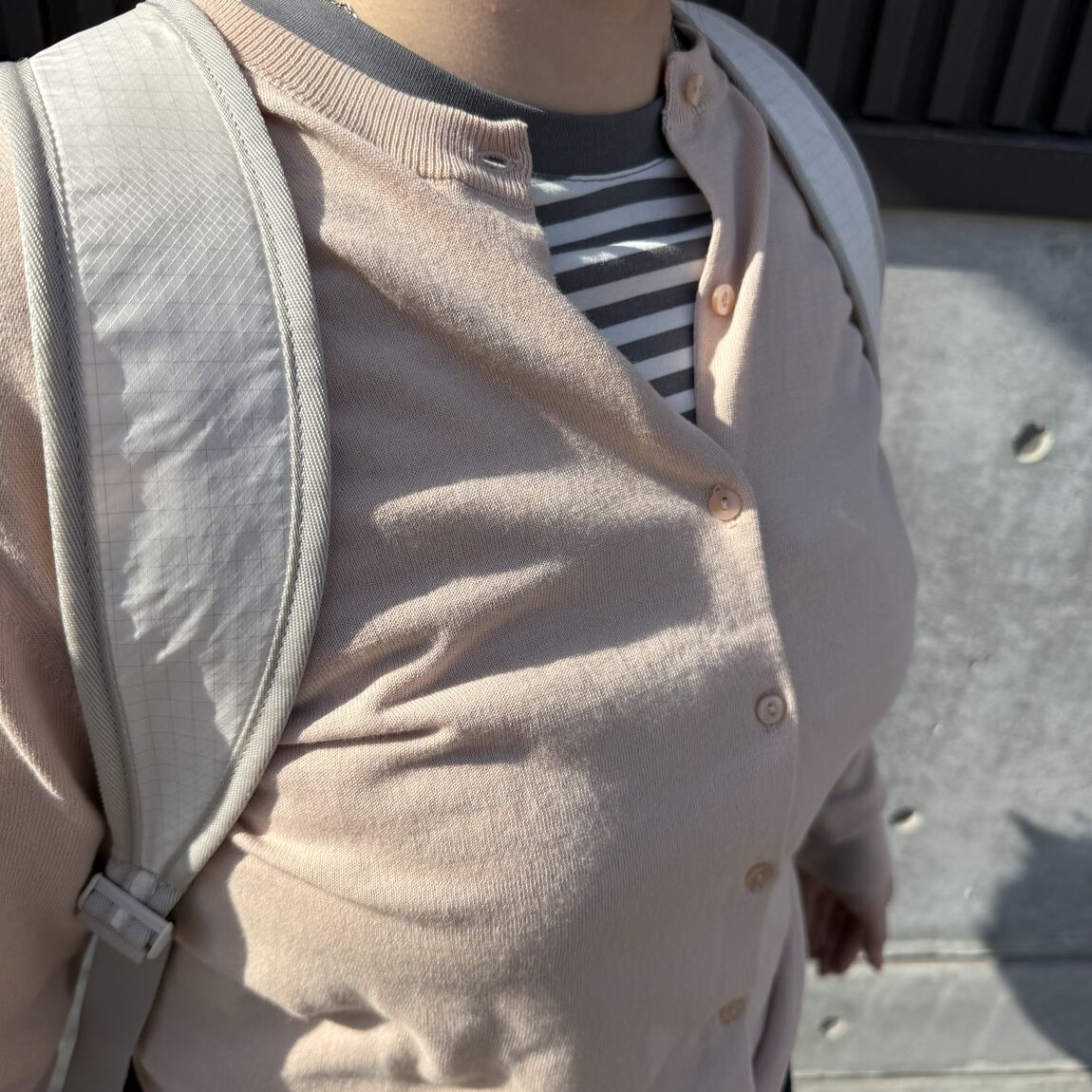 右から上半身ドアップ