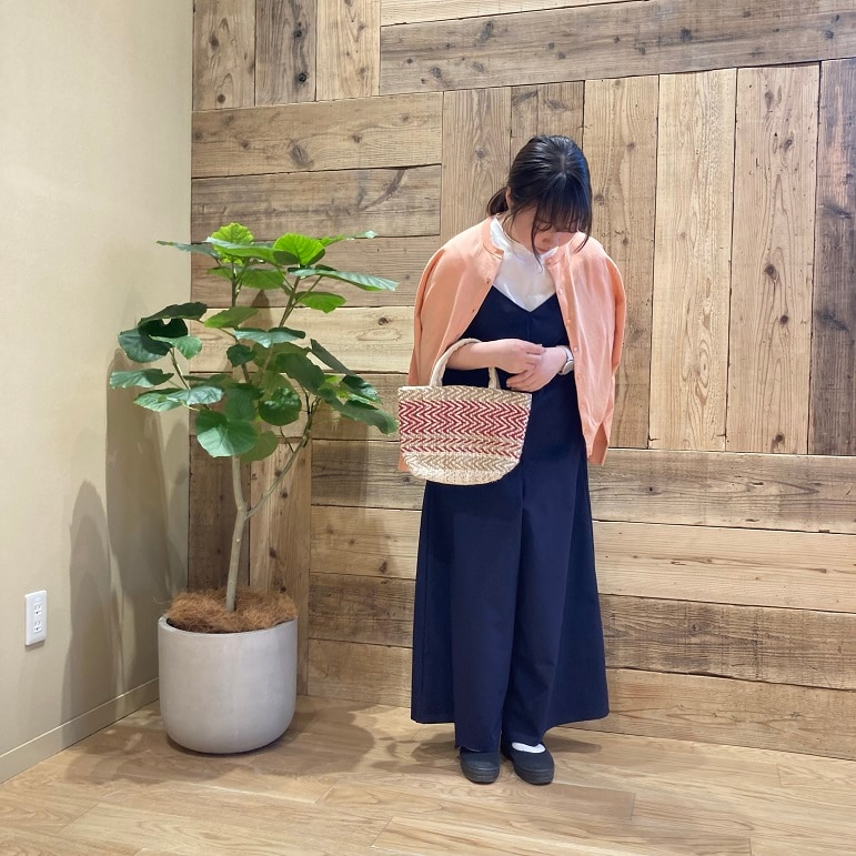 前を向いている女性