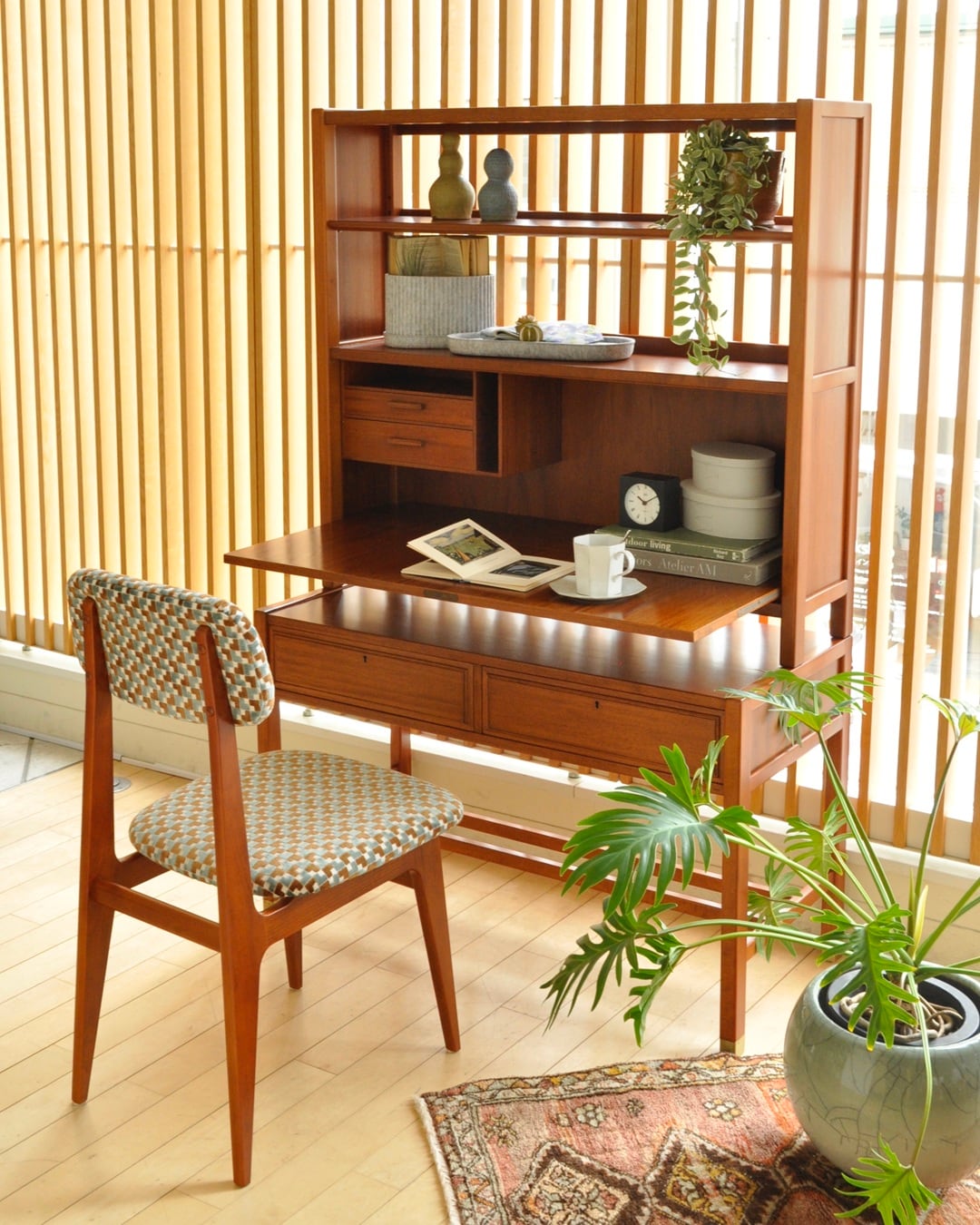 Vintage bookshelf2