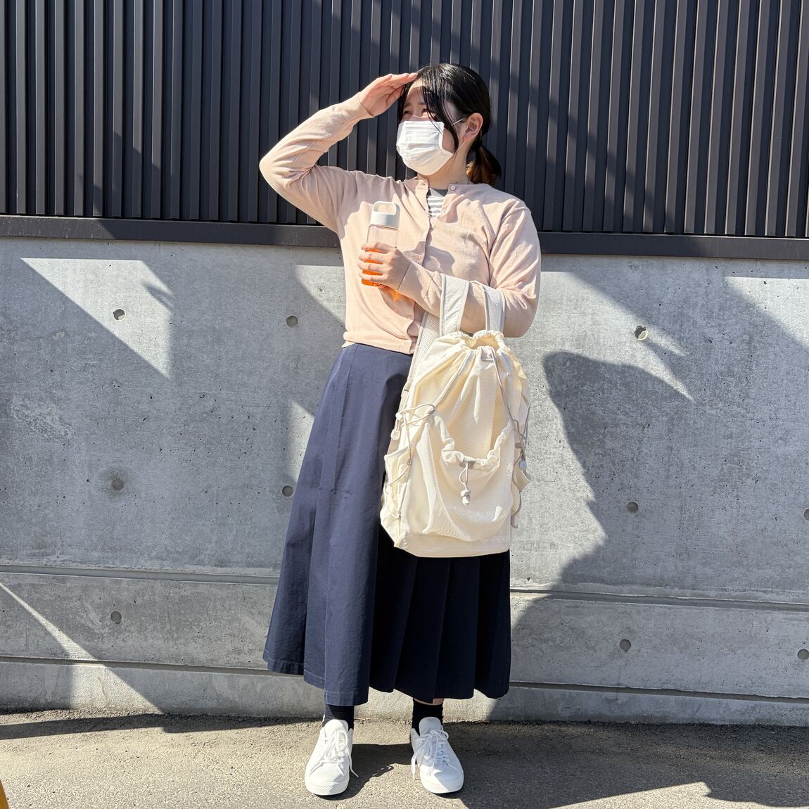 まぶしいポーズ全身