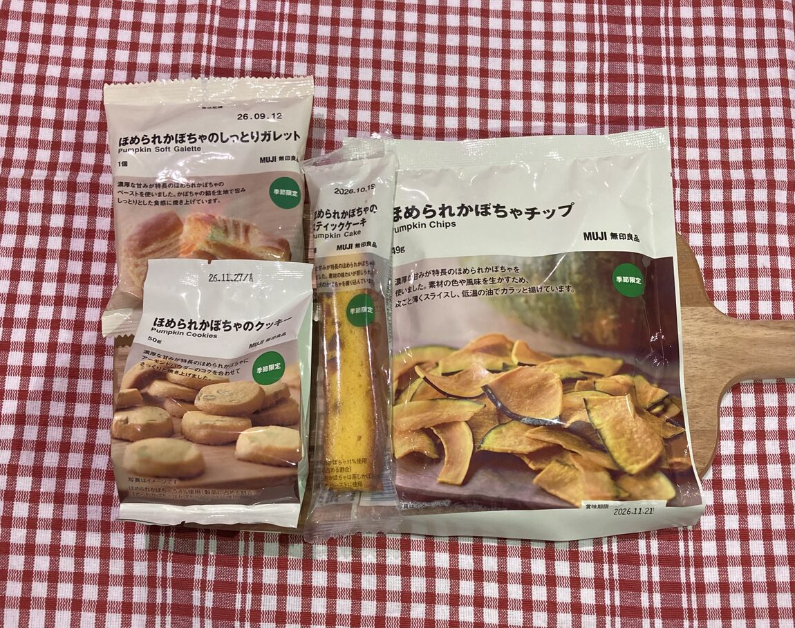 ほめられかぼちゃのしっとりガレット、ほめられかぼちゃのクッキー、ほめられかぼちゃのスティックケーキ、ほめられかぼちゃチップス