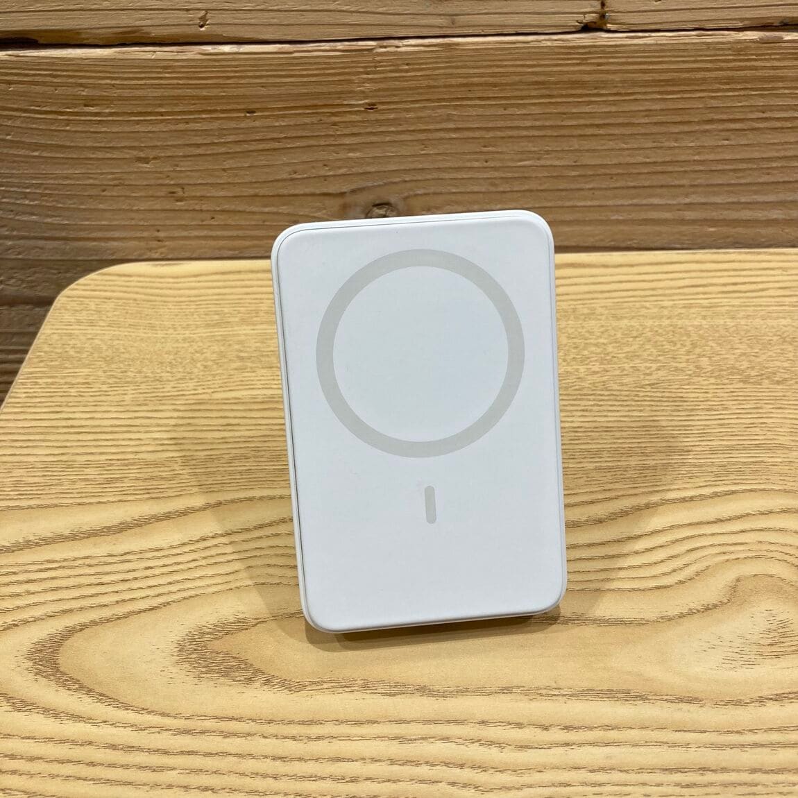 【須磨パティオ】「スマホスタンドにもなるモバイルバッテリー」のご紹介_QmRs1l