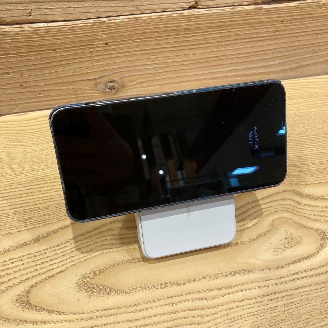 【須磨パティオ】「スマホスタンドにもなるモバイルバッテリー」のご紹介_4W1NT2