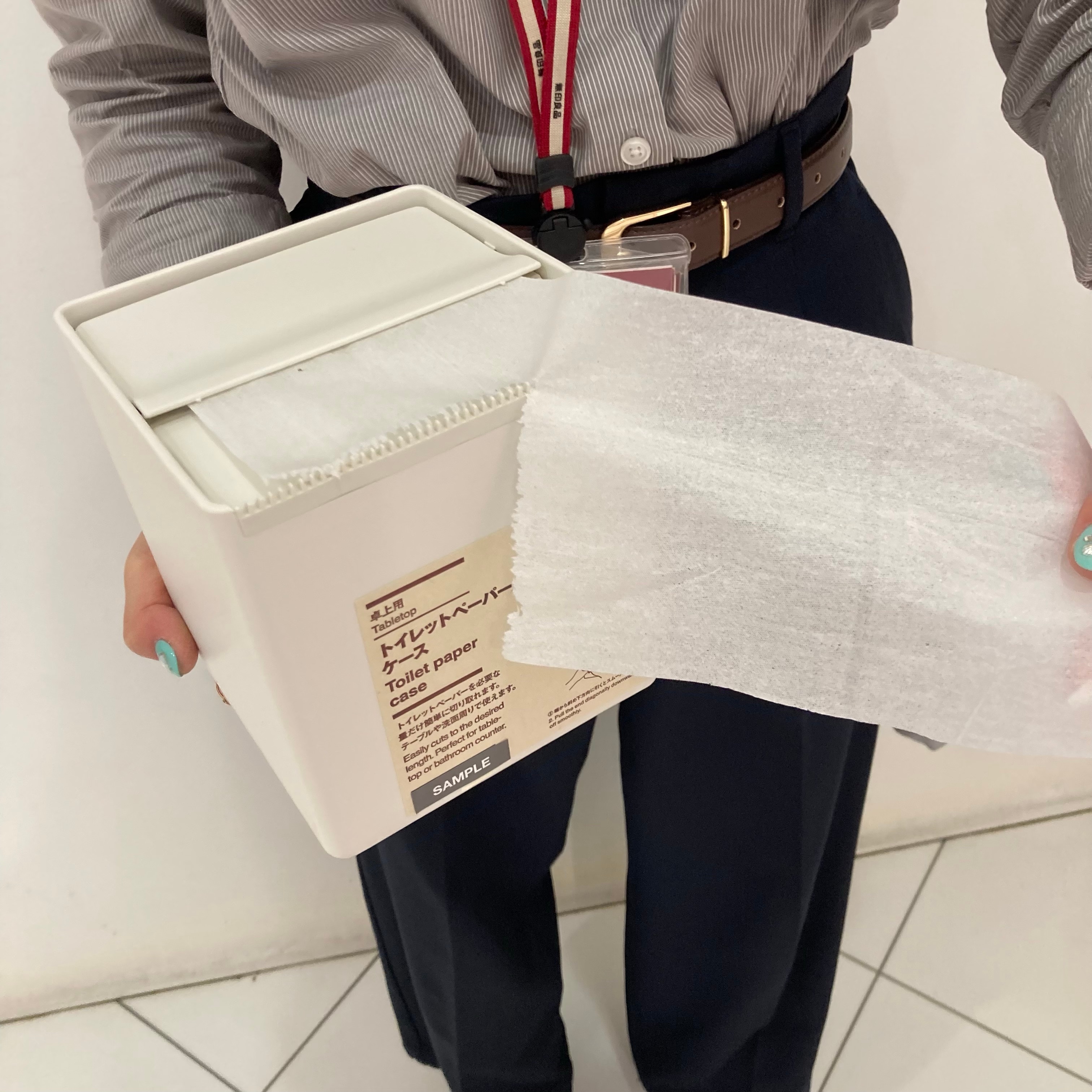掃除やペットのお世話にも。トイレットペーパーが使いやすくなる無印良品のケース_D3GFca