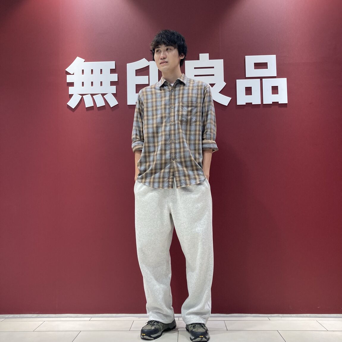 【MOMOテラススタッフ】身長181cm_7KWvYR