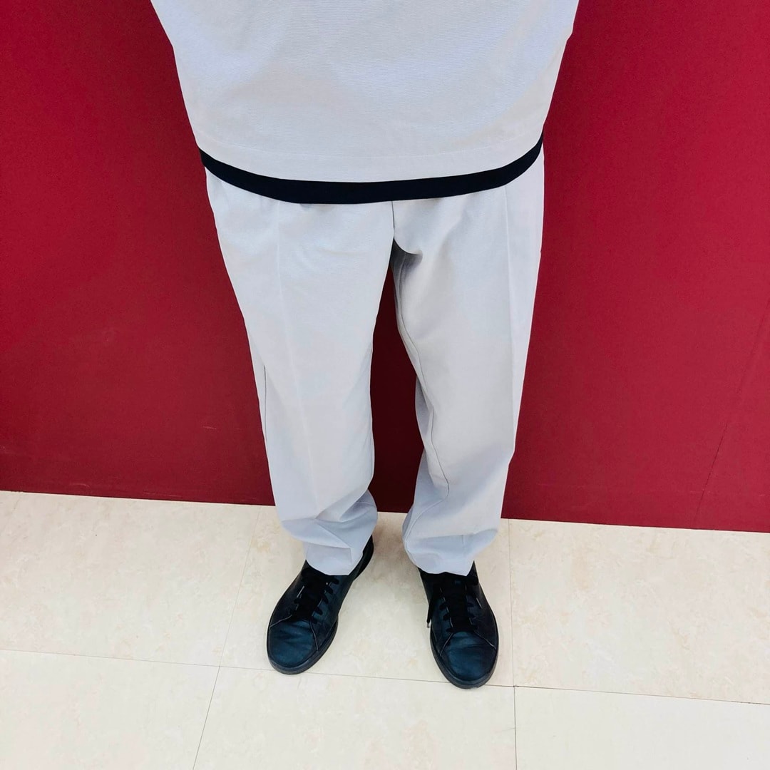 紳士風を通すタックテーパードパンツ