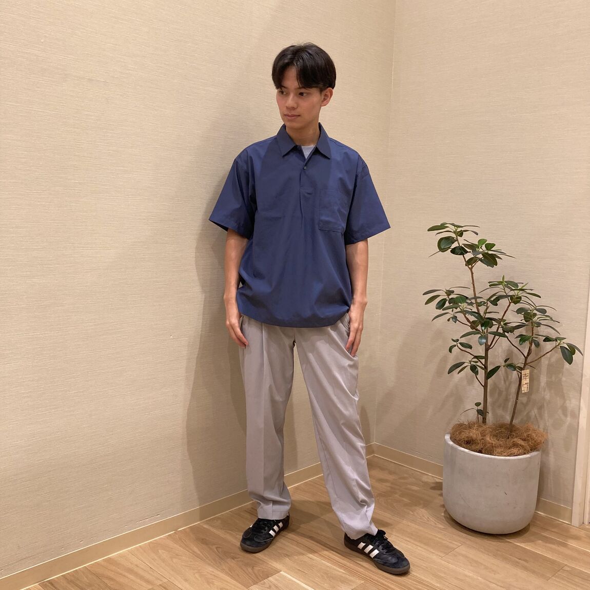 ポロシャツとテーパードパンツ①