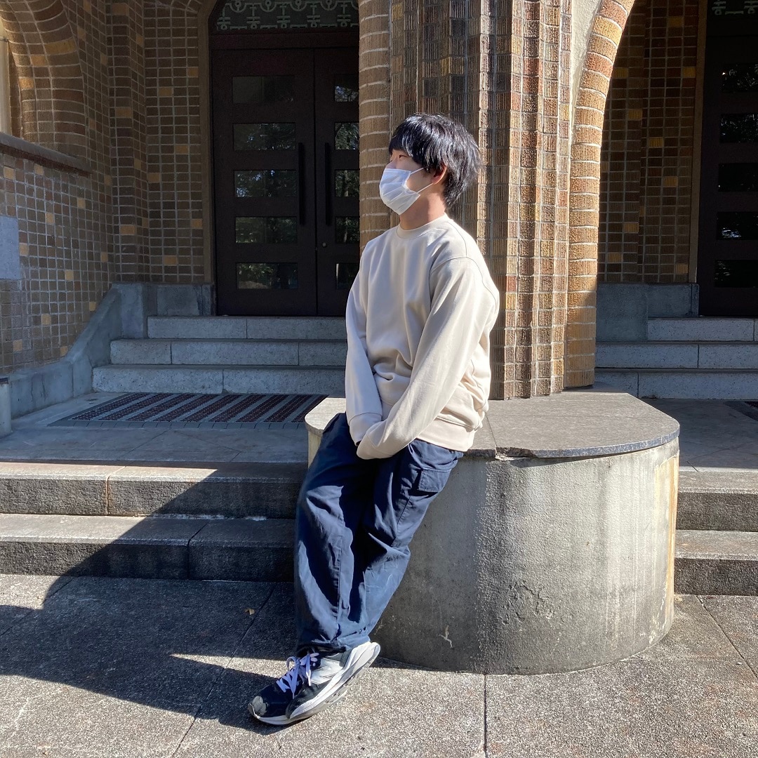 スウェットシャツ着用写真（メイン）