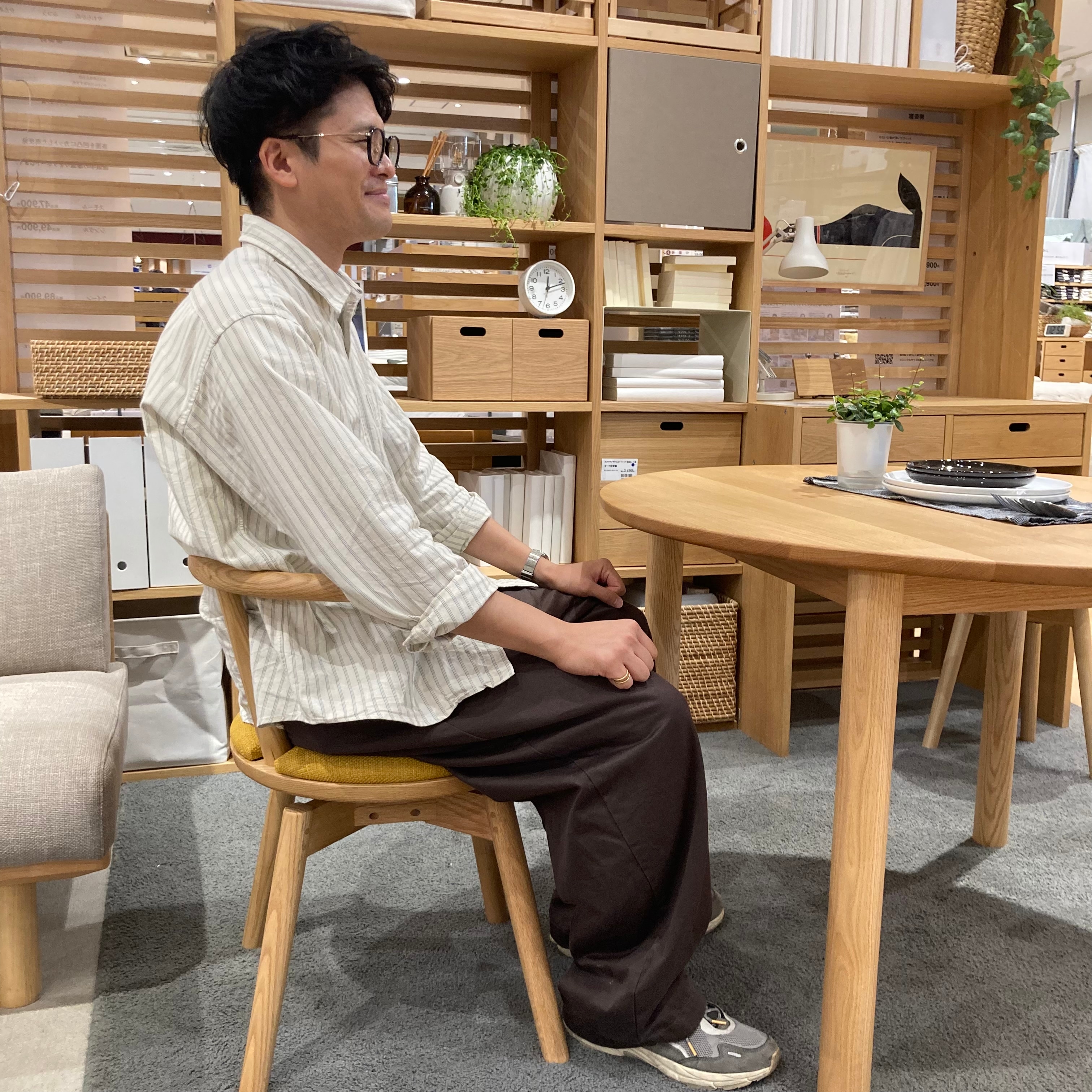 【グランツリー武蔵小杉】  オーク材テーブル直径１１０㎝・回転チェア_tsRUL9