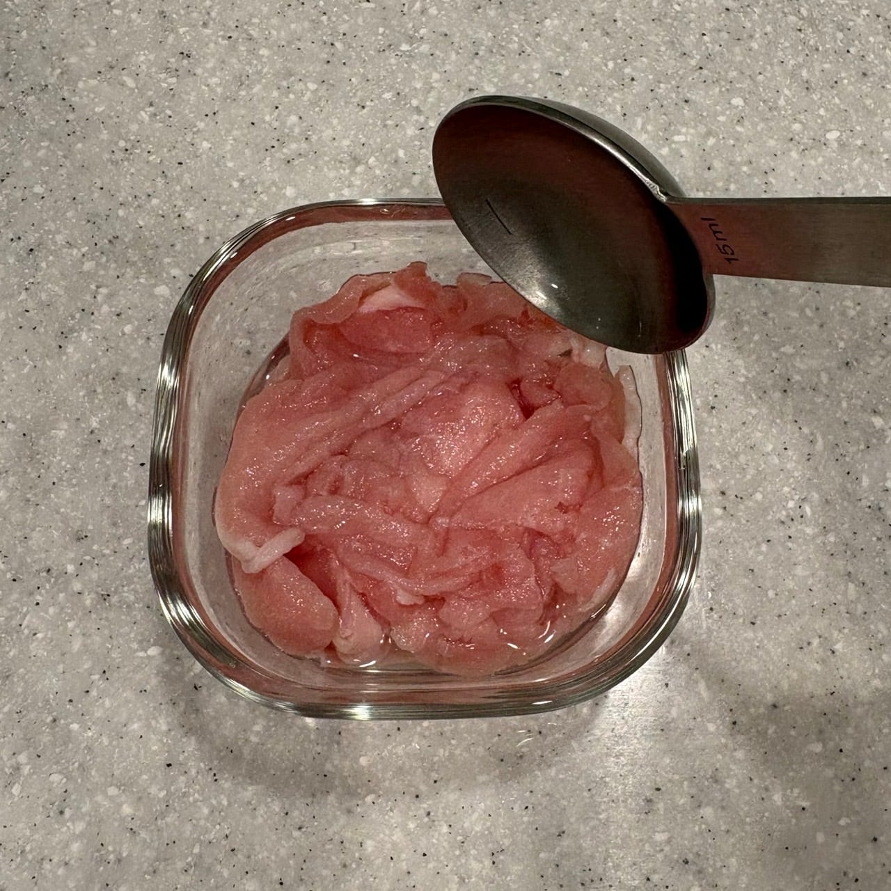 【ららテラス北綾瀬】せいろ料理と合わせて温めて食べるソース　アレンジレシピ　「レンジでつくれる！豚肉の濃厚ピーナッツ味噌うどん」_WY9uxj