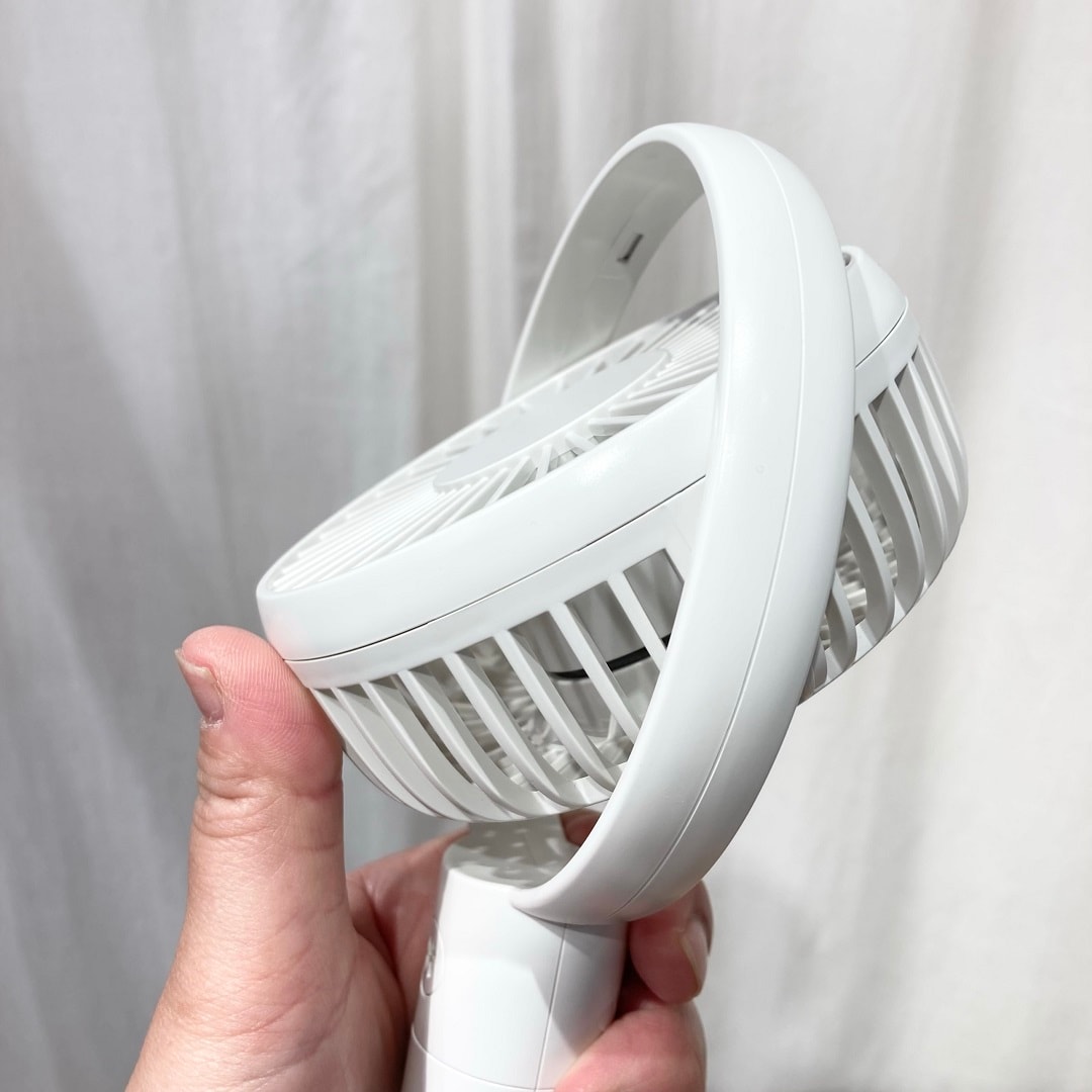 【アクアウォーク大垣】どこでも快適！角度調整可能な充電式ハンディファン