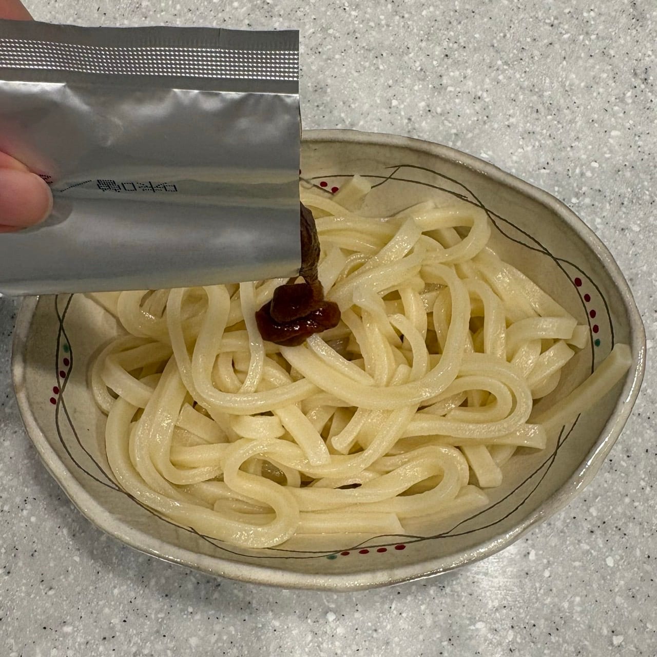 【ららテラス北綾瀬】せいろ料理と合わせて温めて食べるソース　アレンジレシピ　「レンジでつくれる！豚肉の濃厚ピーナッツ味噌うどん」_2An48S