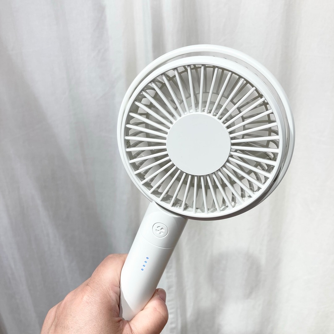 【アクアウォーク大垣】どこでも快適！角度調整可能な充電式ハンディファン