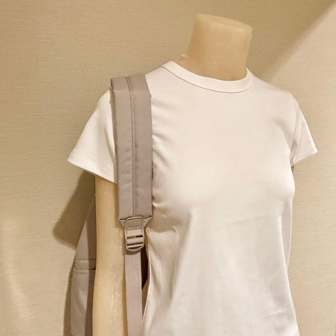 首の部分がよれにくく長く着ていただけます。