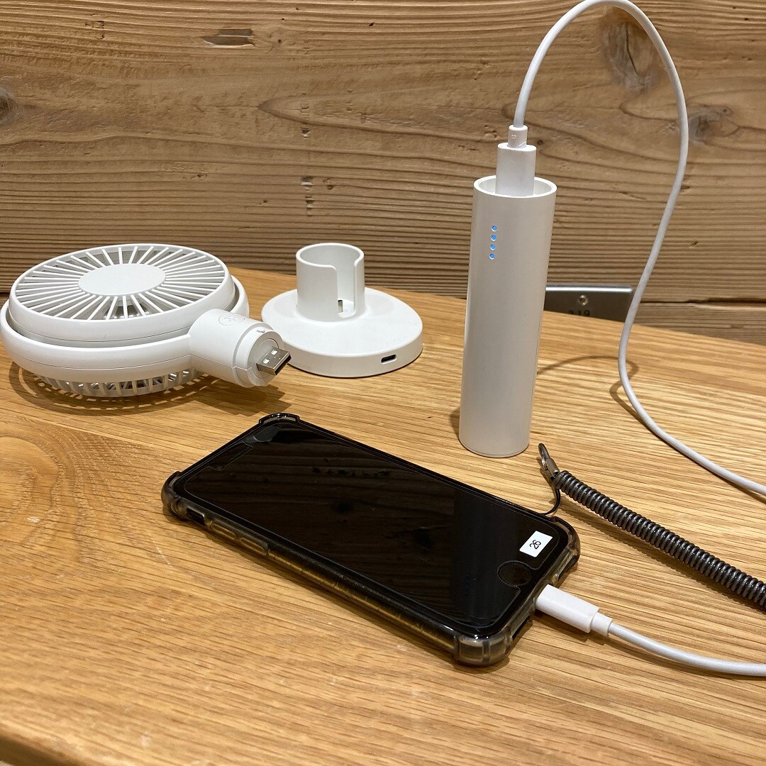 持ち手部分はモバイルバッテリーとしても使用可能