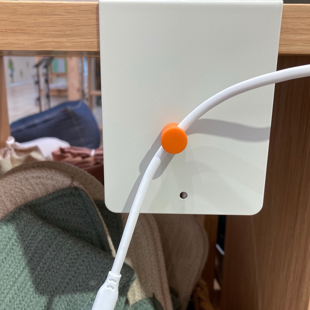 【アクアウォーク大垣】マグネットケーブル収納