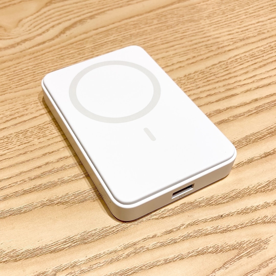【グランフロント大阪】マグネット式充電のモバイルバッテリー_2ANuLZ