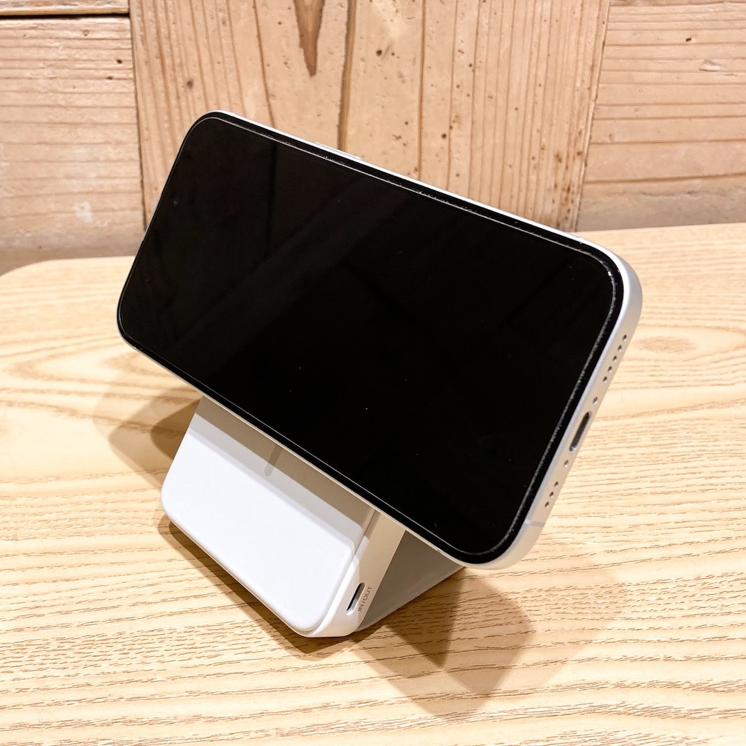 【グランフロント大阪】マグネット式充電のモバイルバッテリー_oLD3pV