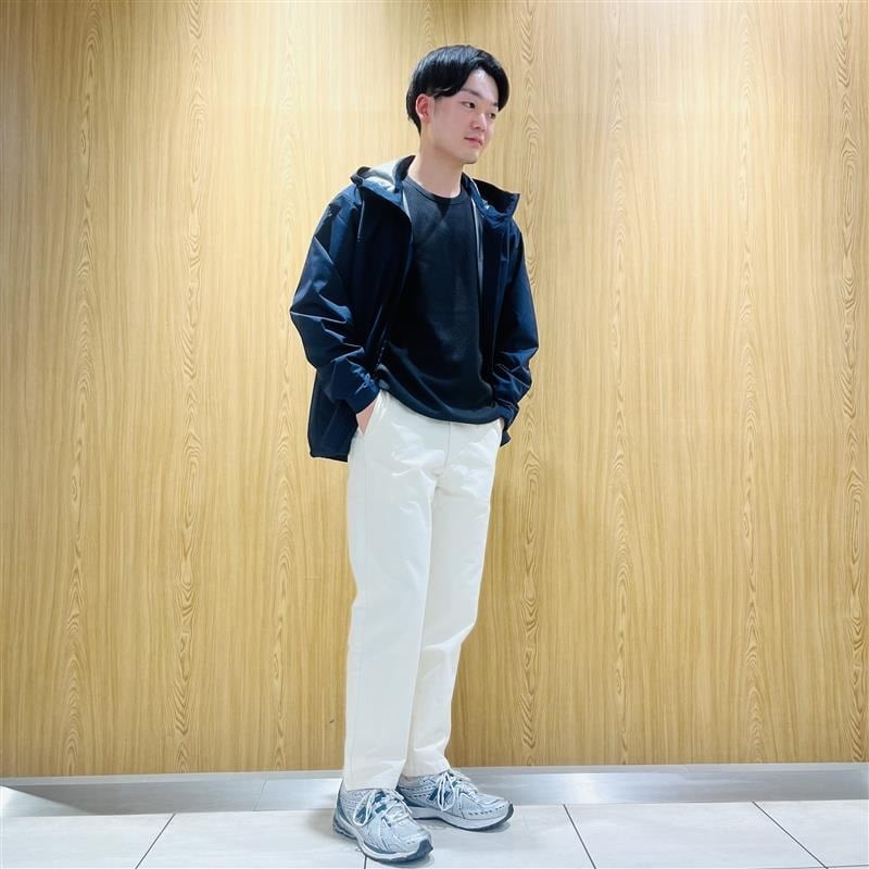 男性スタッフ　撥水フードジャケット