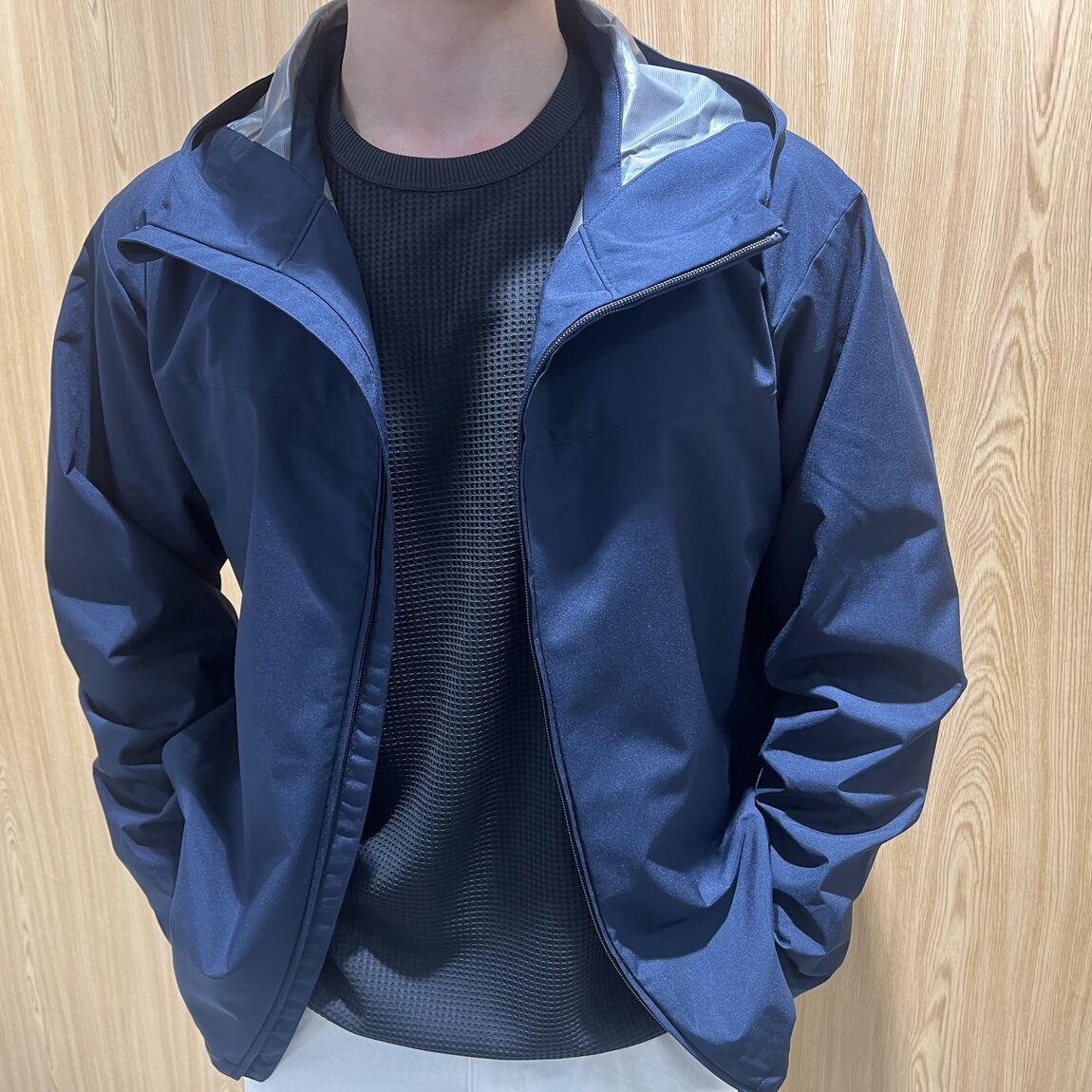 男性スタッフ　ジャケット