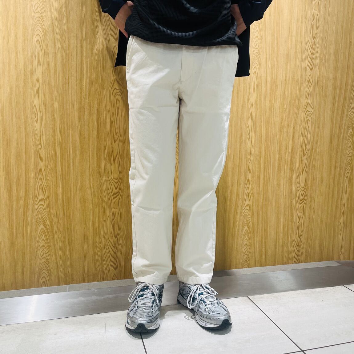 男性スタッフ　パンツ