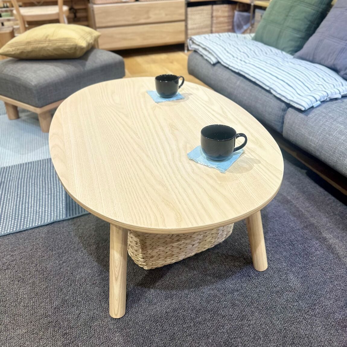 【吉祥寺マルイ】組み立て簡単で持ち帰りしやすいテーブル_7Q6o7R