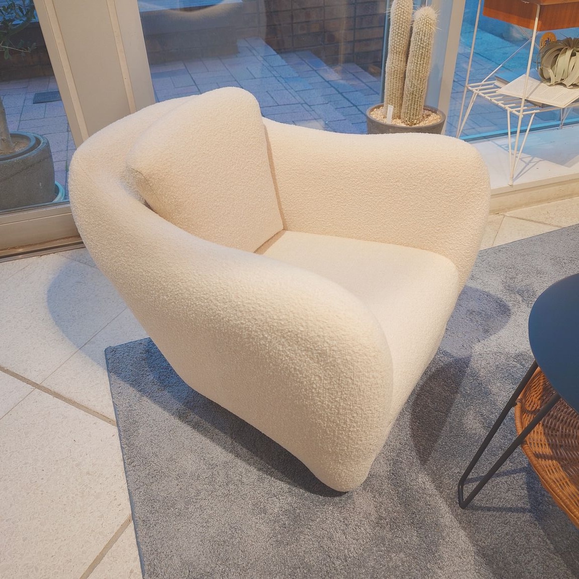 MINI MILLER ARM CHAIR2