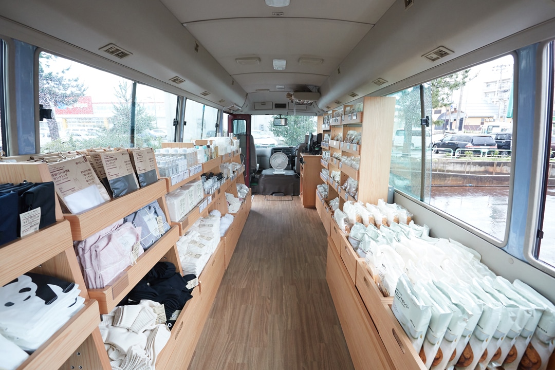 直江津】佐渡のみなさん、はじめまして｜移動販売バス『MUJI to GO