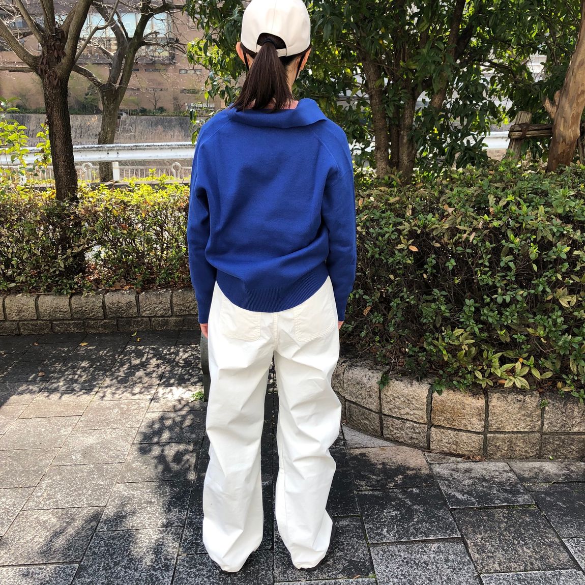 後ろ