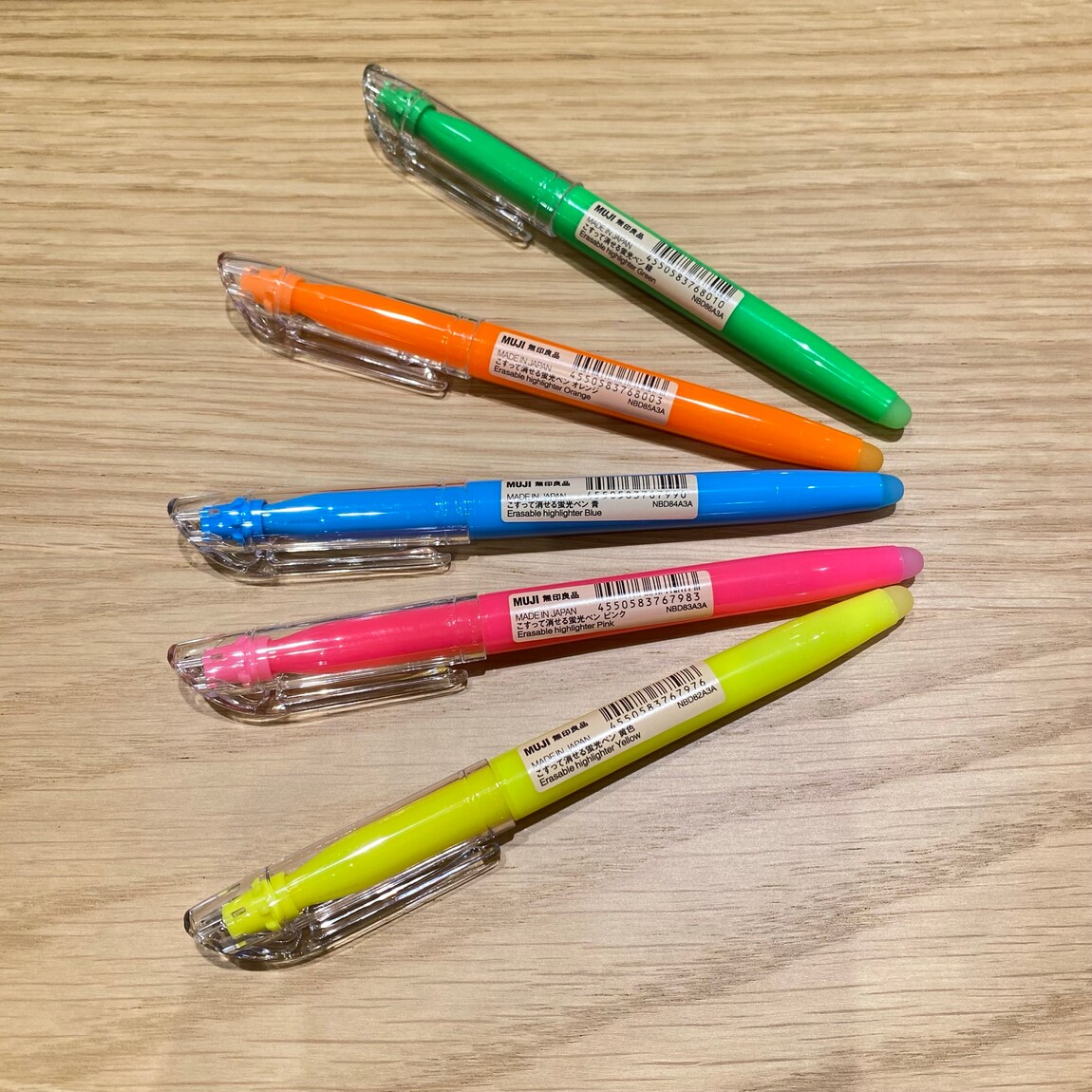 こすって消せる蛍光ペン