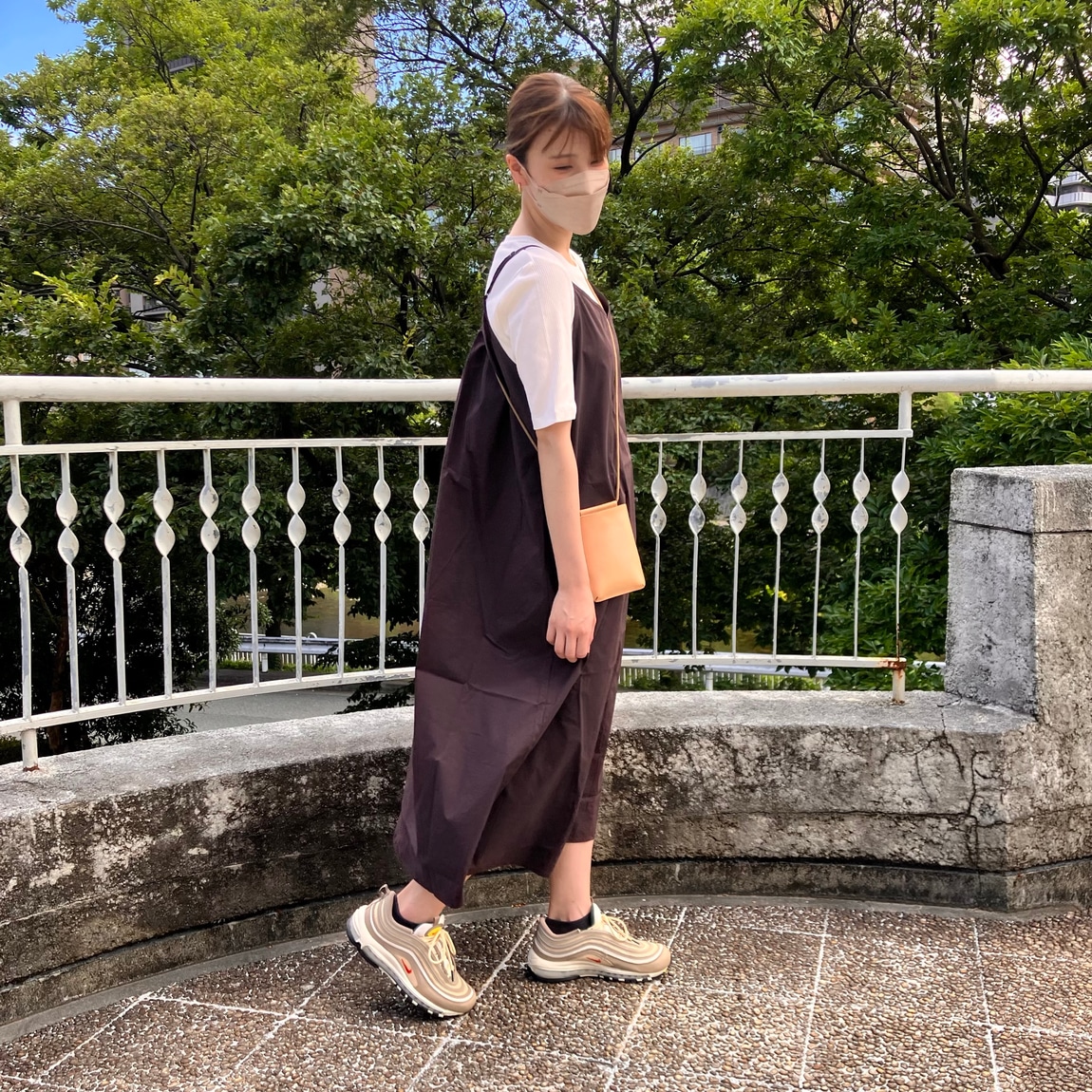 横姿