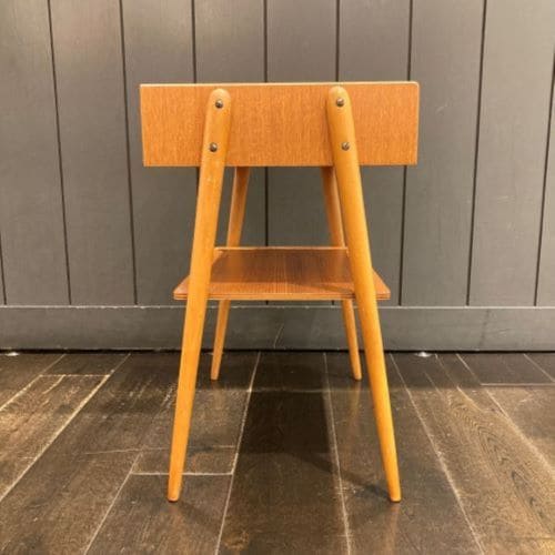 サイドテーブル