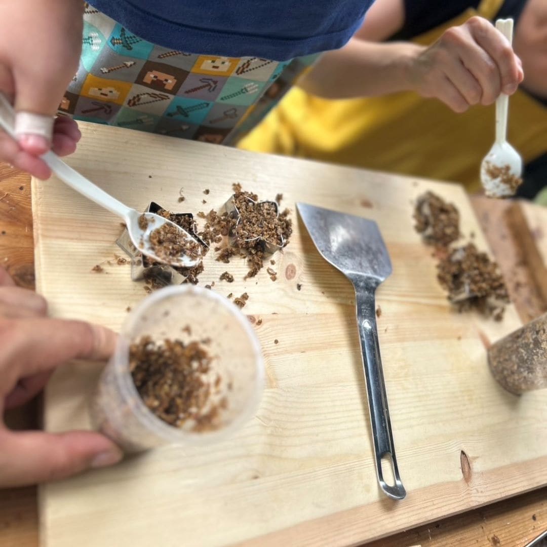 ピーナッツ殻たきつけ作り